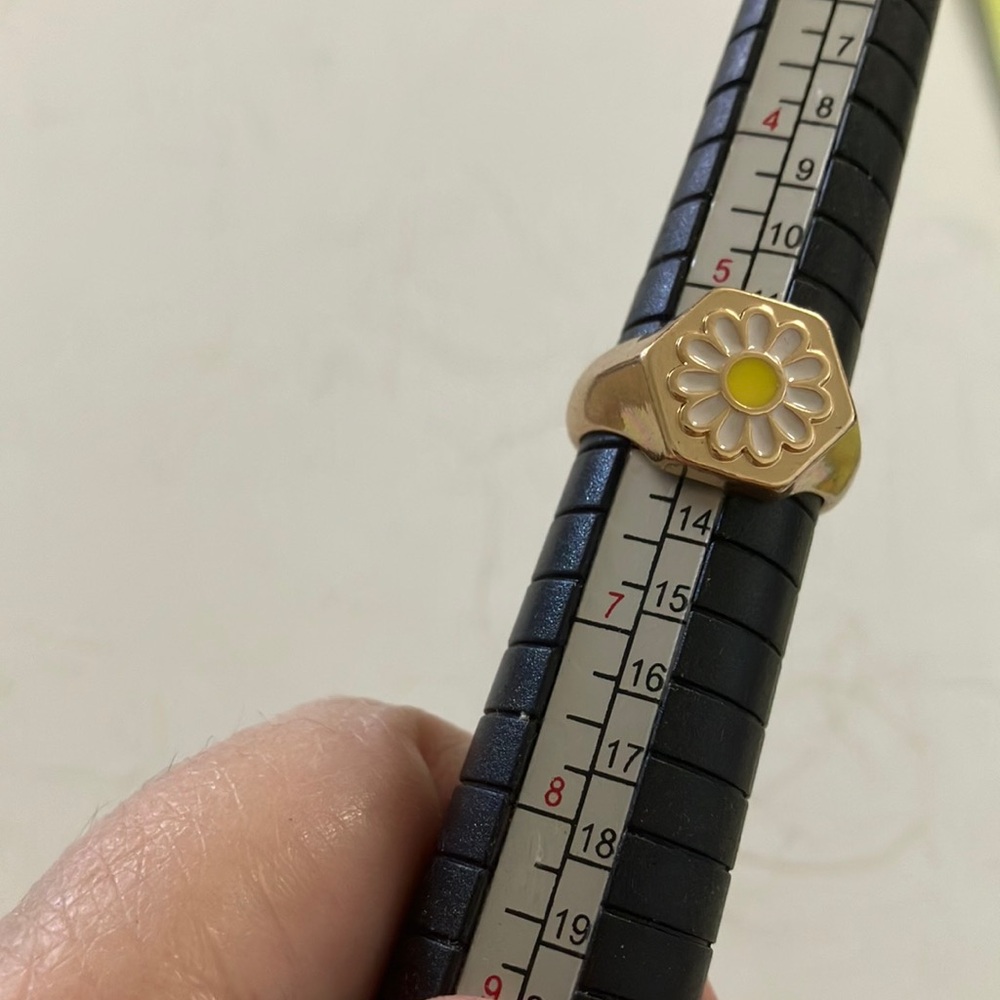 Gold Daisy Ring